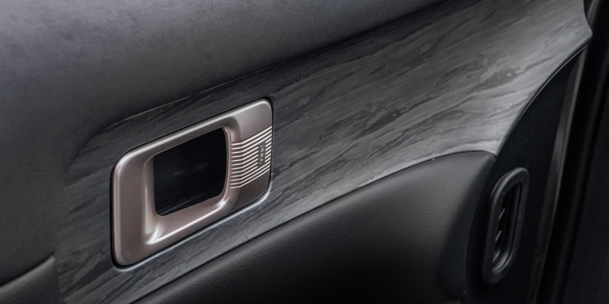 Diseño manija interior puerta de la Chevrolet Captiva EV