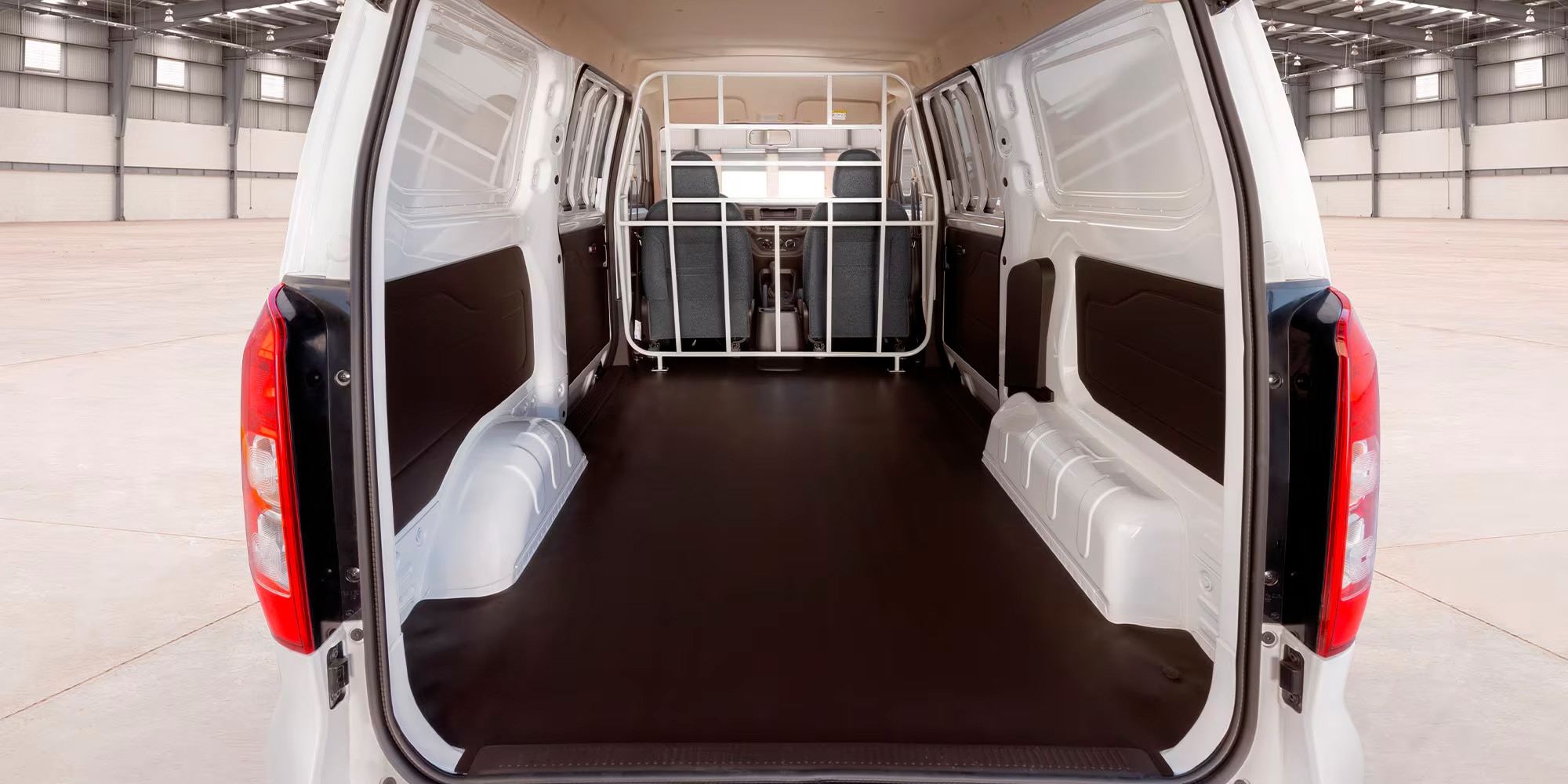N400 Max - La van dispone también de: